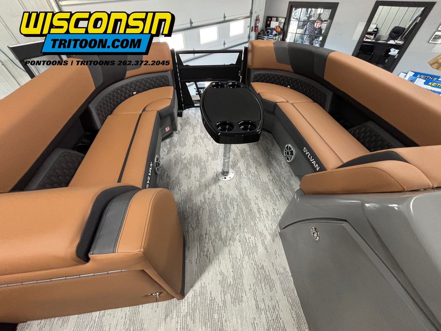 2026 Sylvan 23' L3 ULZ Swingback Platinum Edition Fiberglass Tritoon