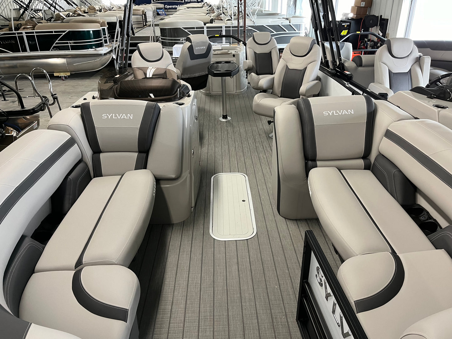 2024 Sylvan 23' Tritoon Mirage L3 QHS Quad Lounger