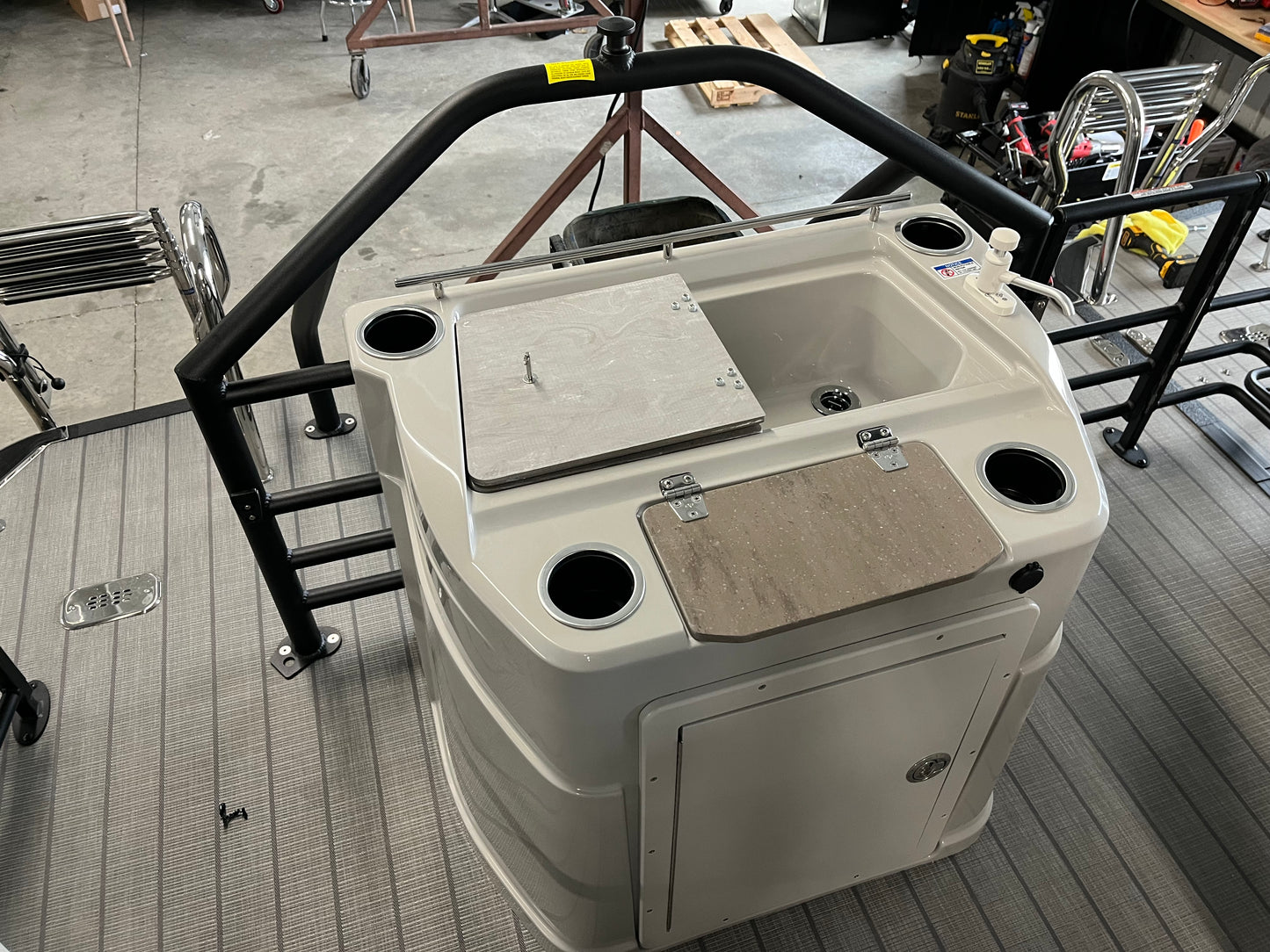2024 Sylvan 23' Tritoon Mirage L3 QHS Quad Lounger