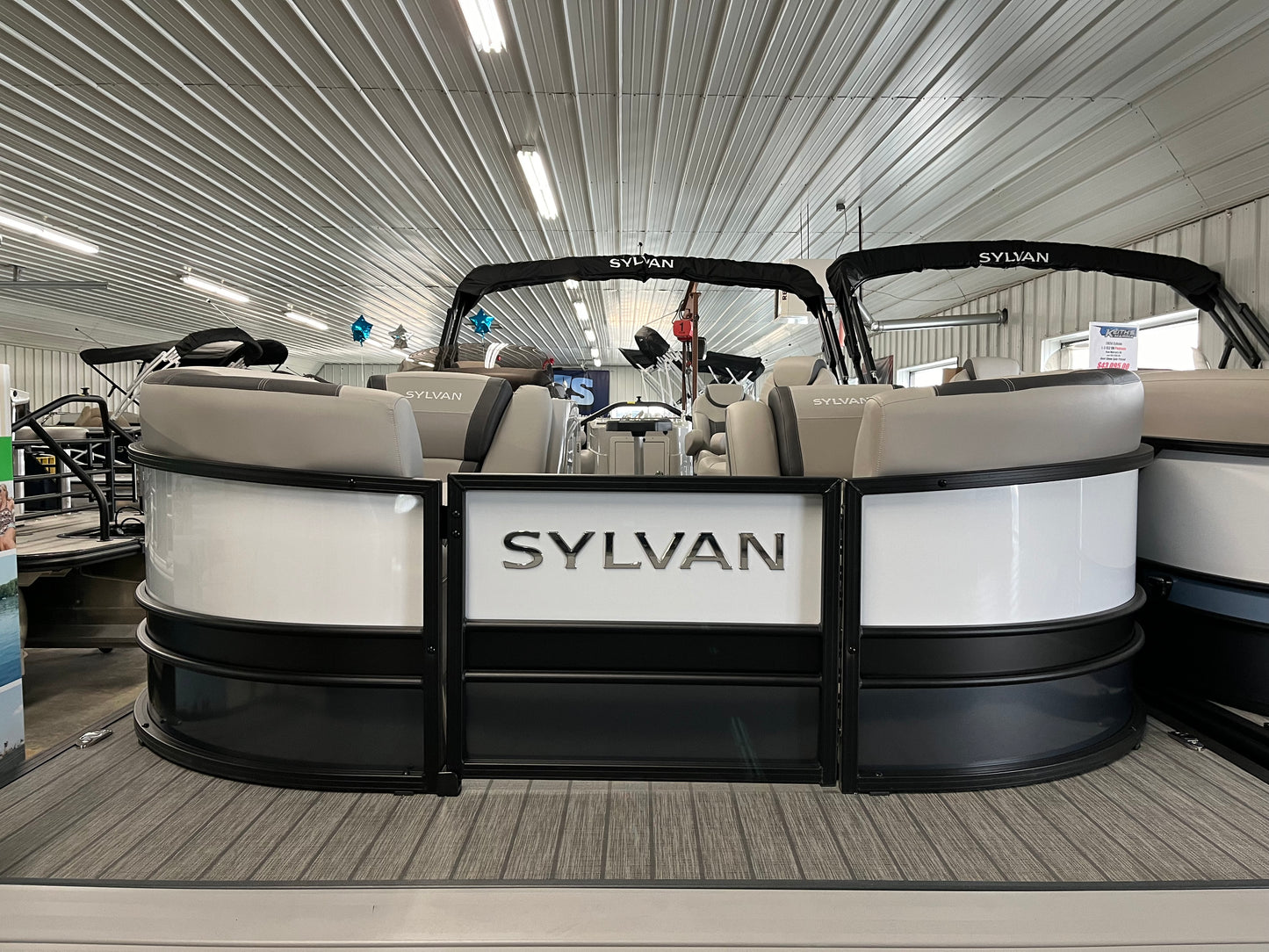 2024 Sylvan 23' Tritoon Mirage L3 QHS Quad Lounger