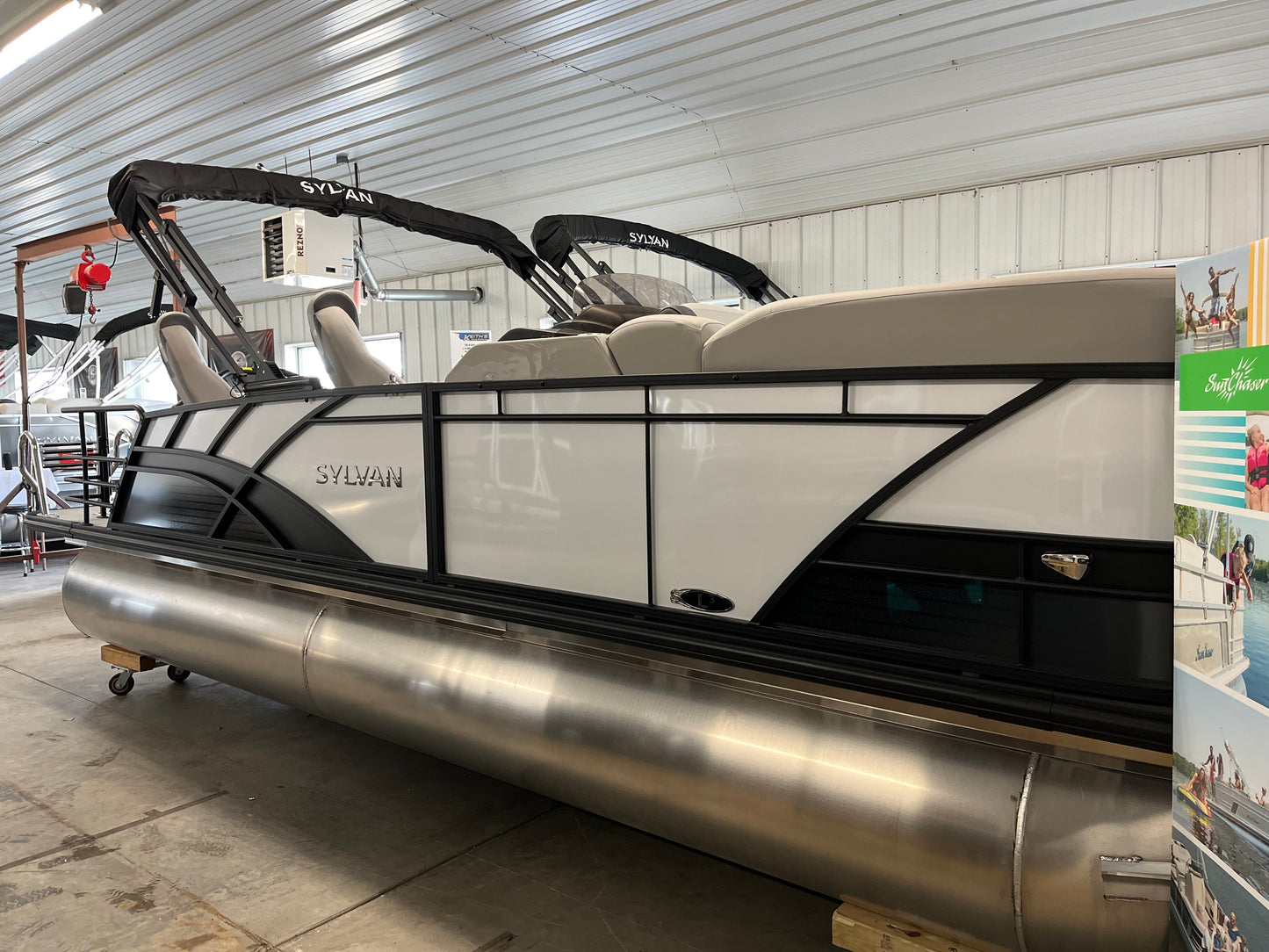 2024 Sylvan 23' Tritoon Mirage L3 QHS Quad Lounger