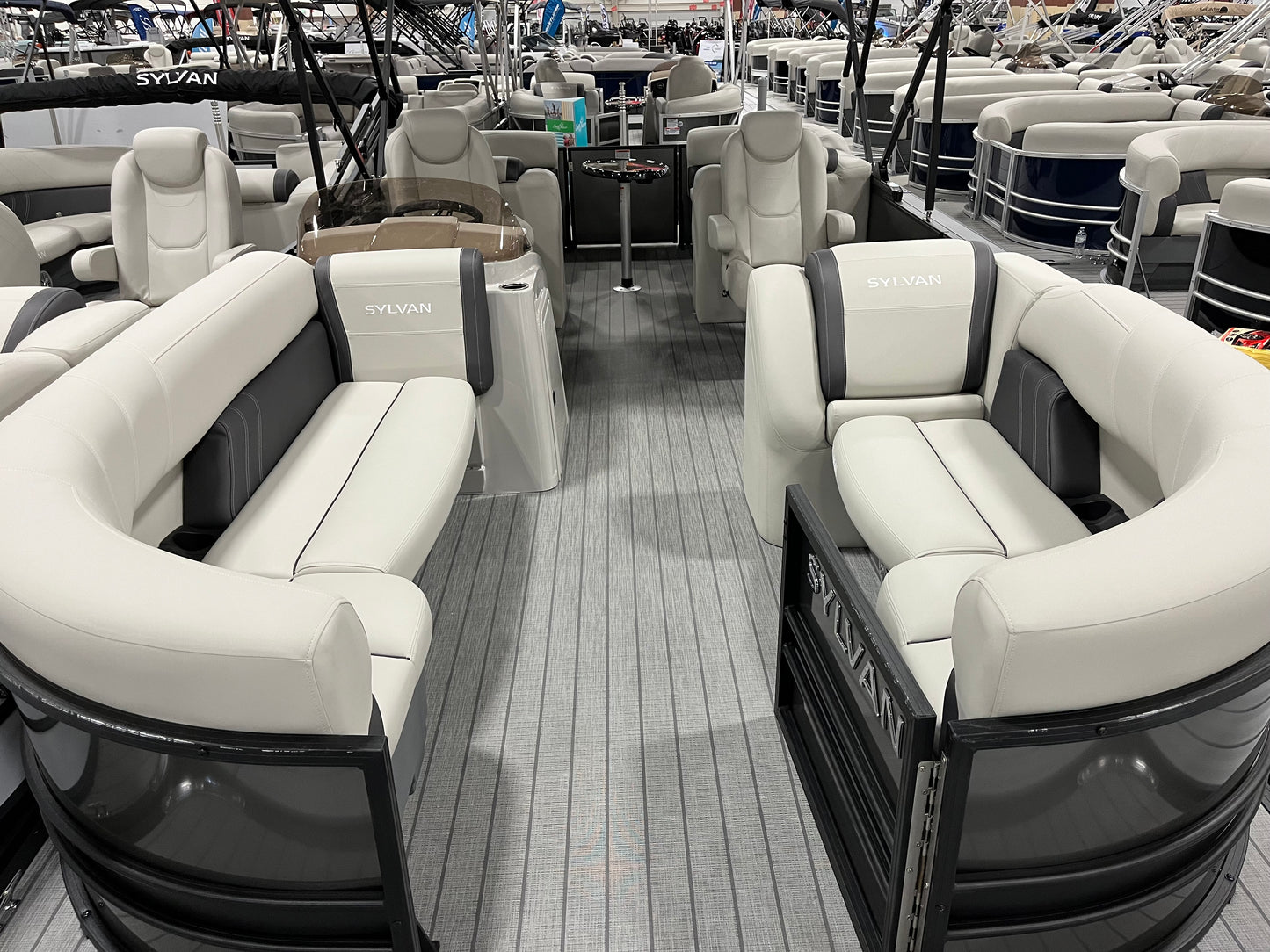 2024 Sylvan 25' Tritoon 250HP MERC $62,995 CLEARANCE!