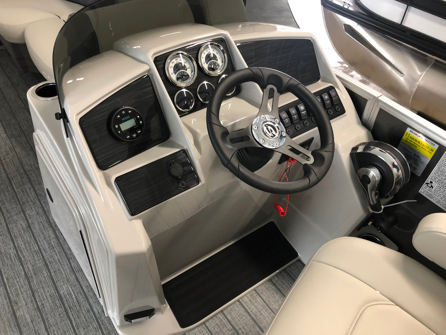 2025 Sylvan 22' Tritoon 8522 Mirage CLZ Swingbang With Mercury 115HP CT