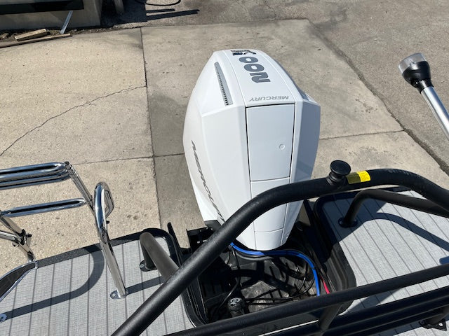 2025 Sylvan 25' L5 CLZ Swingback Tritoon With Mercury White 200HP