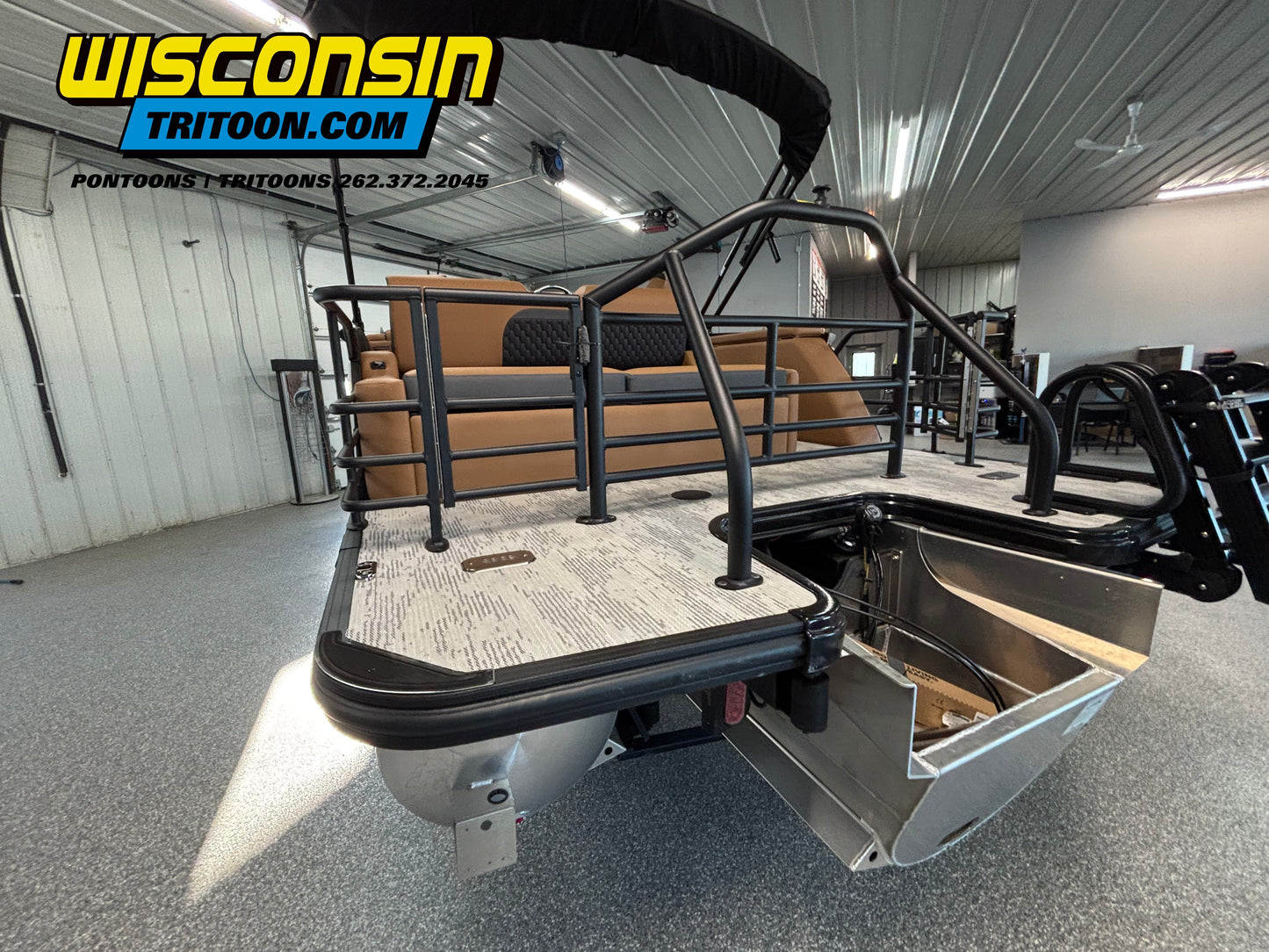 2026 Sylvan 23' L3 ULZ Swingback Platinum Edition Fiberglass Tritoon