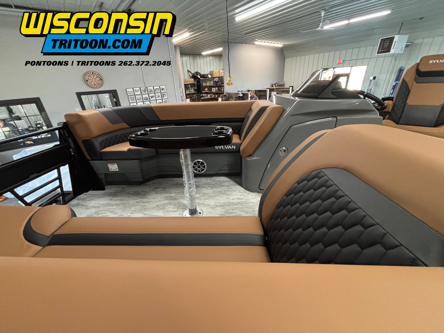 2026 Sylvan 23' L3 ULZ Swingback Platinum Edition Fiberglass Tritoon