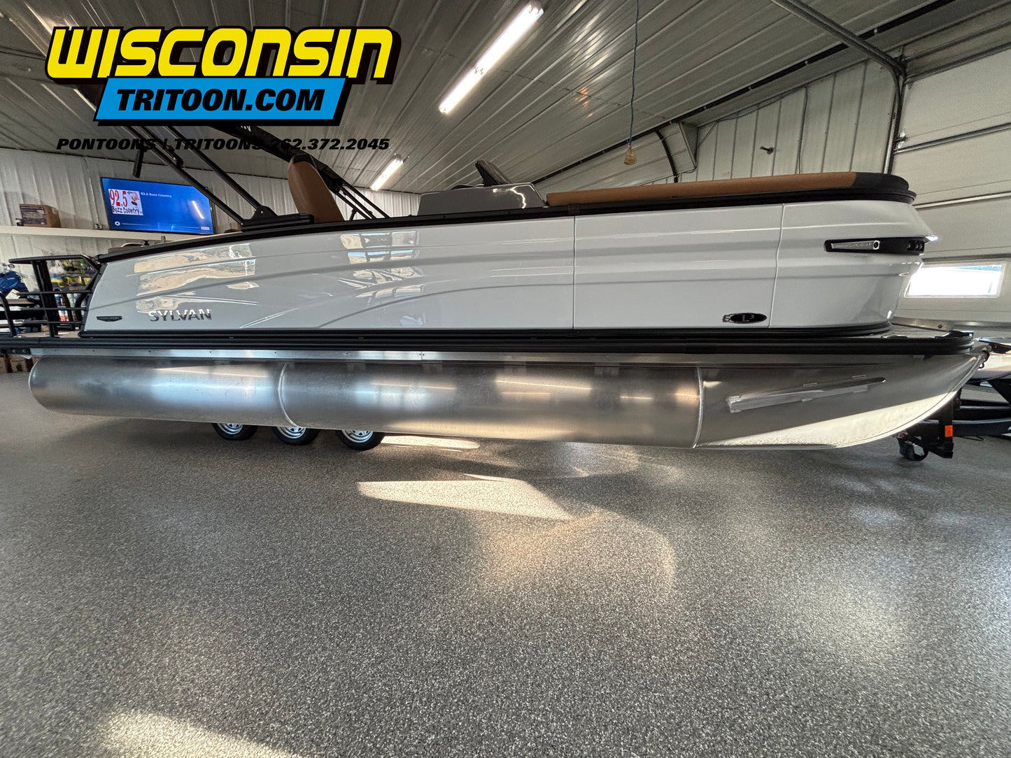 2026 Sylvan 23' L3 ULZ Swingback Platinum Edition Fiberglass Tritoon