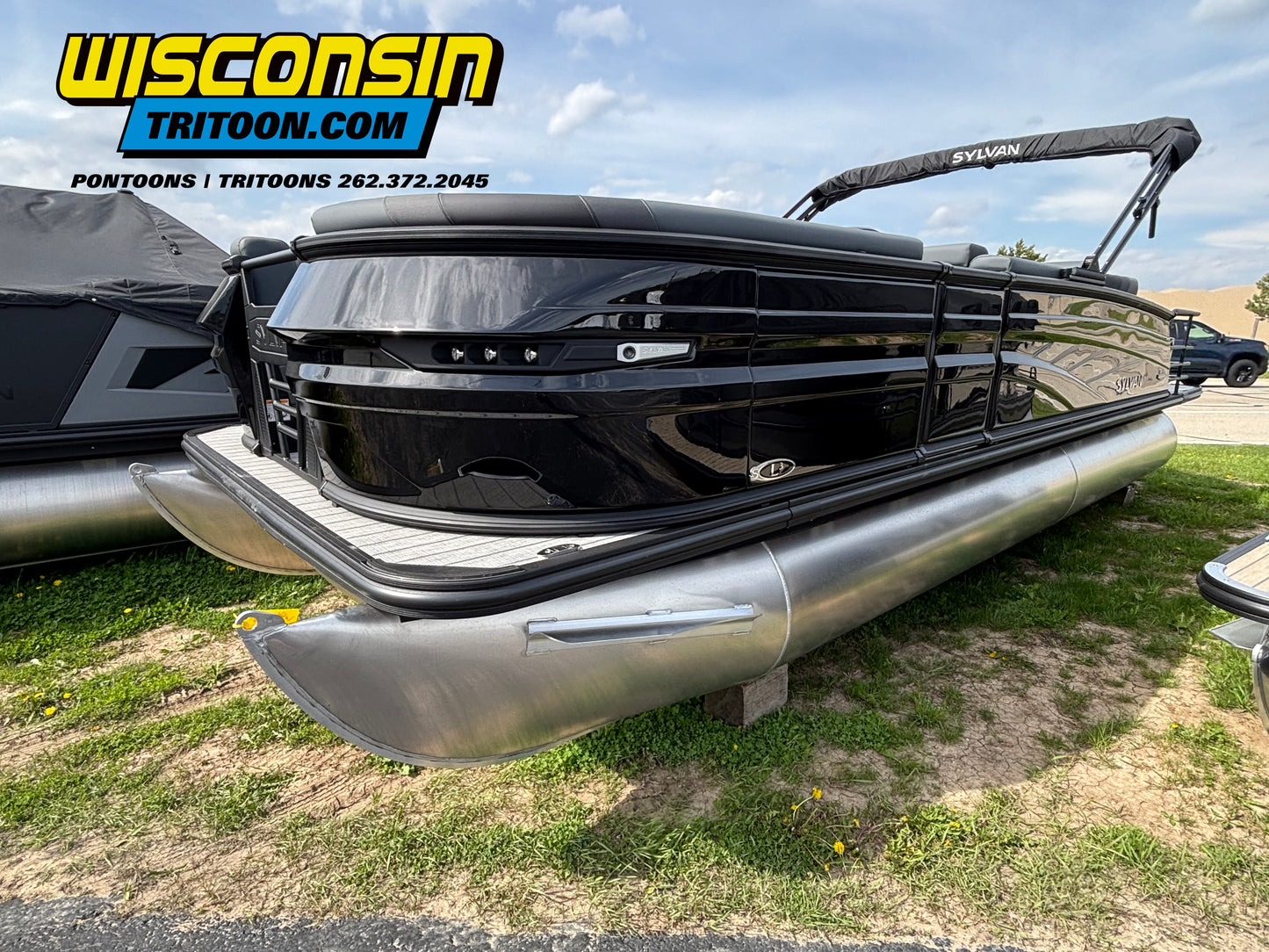 2026 Sylvan 23' L3 DLZ Bar Platinum Edition Fiberglass Tritoon