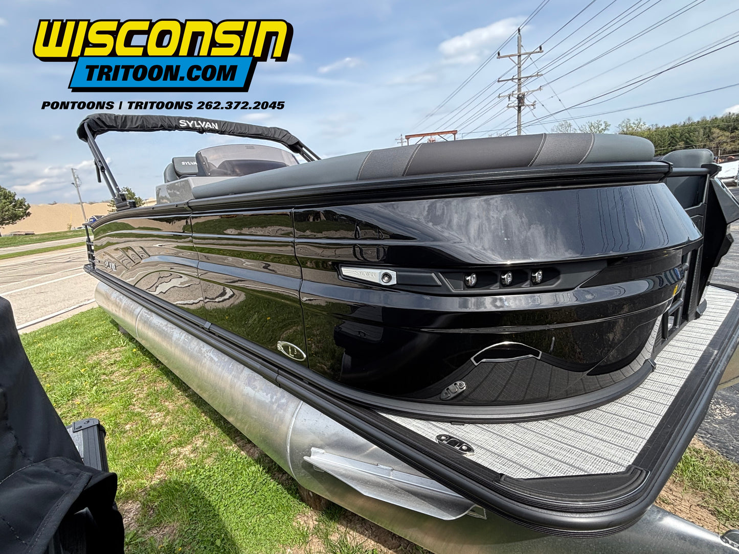 2026 Sylvan 23' L3 DLZ Bar Platinum Edition Fiberglass Tritoon