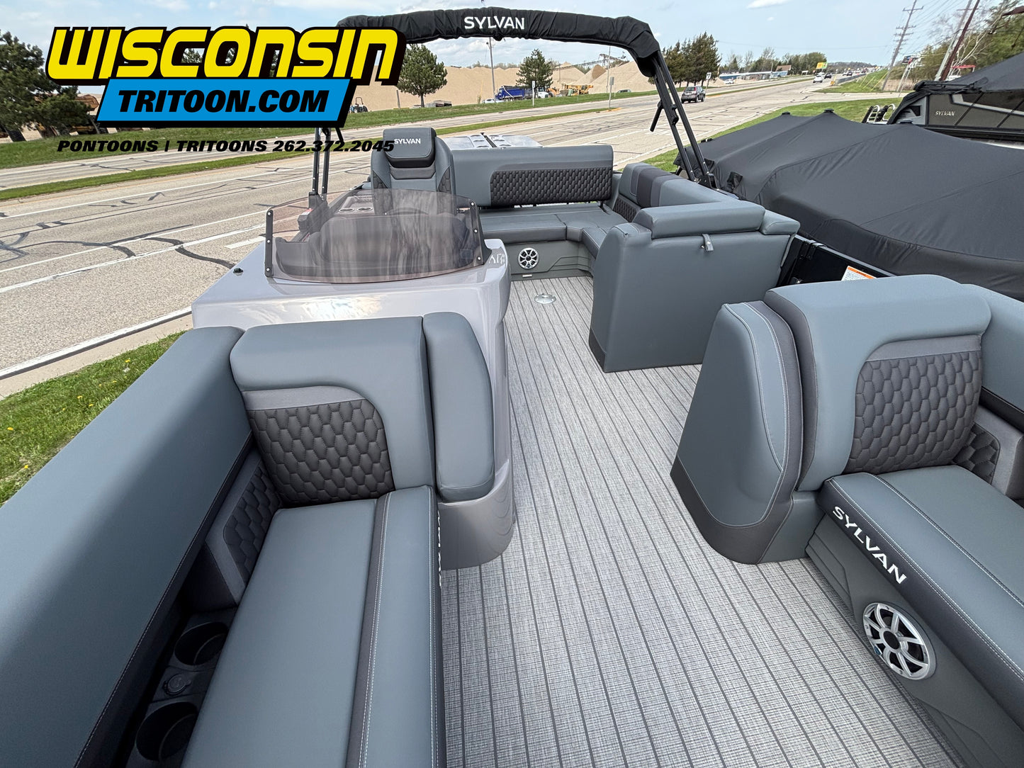 2026 Sylvan 23' L3 DLZ Bar Platinum Edition Fiberglass Tritoon