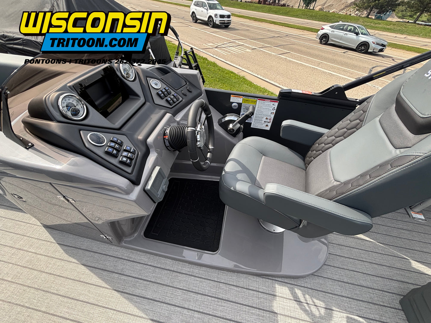 2026 Sylvan 23' L3 DLZ Bar Platinum Edition Fiberglass Tritoon