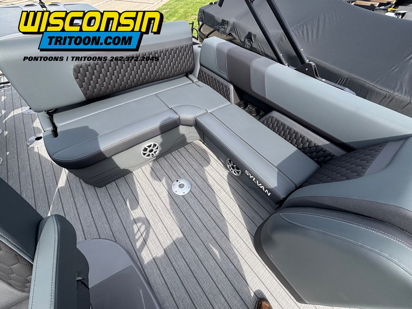 2026 Sylvan 23' L3 DLZ Bar Platinum Edition Fiberglass Tritoon