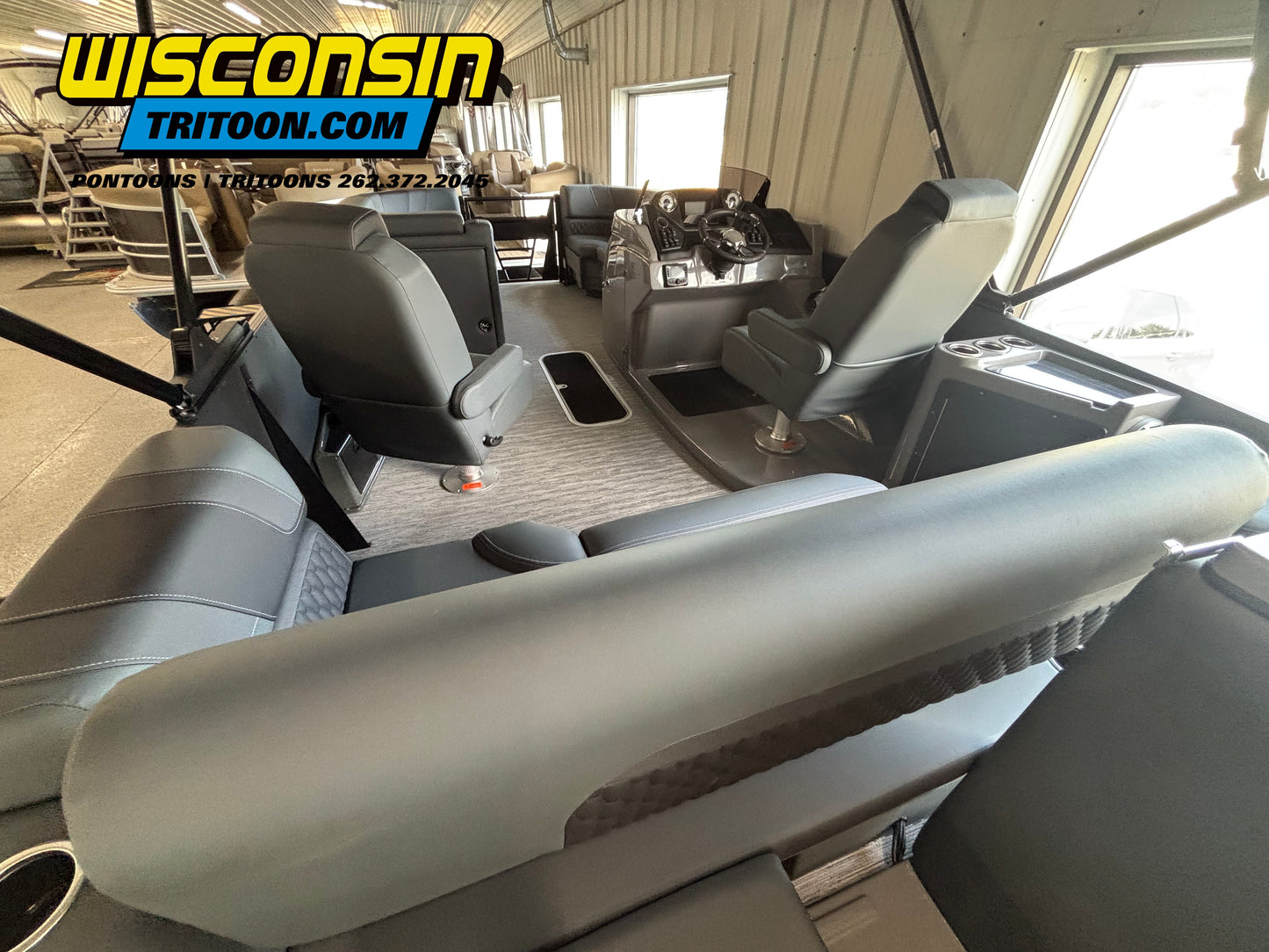 2026 Sylvan 23' L3 DLZ Bar Platinum Edition Fiberglass Tritoon