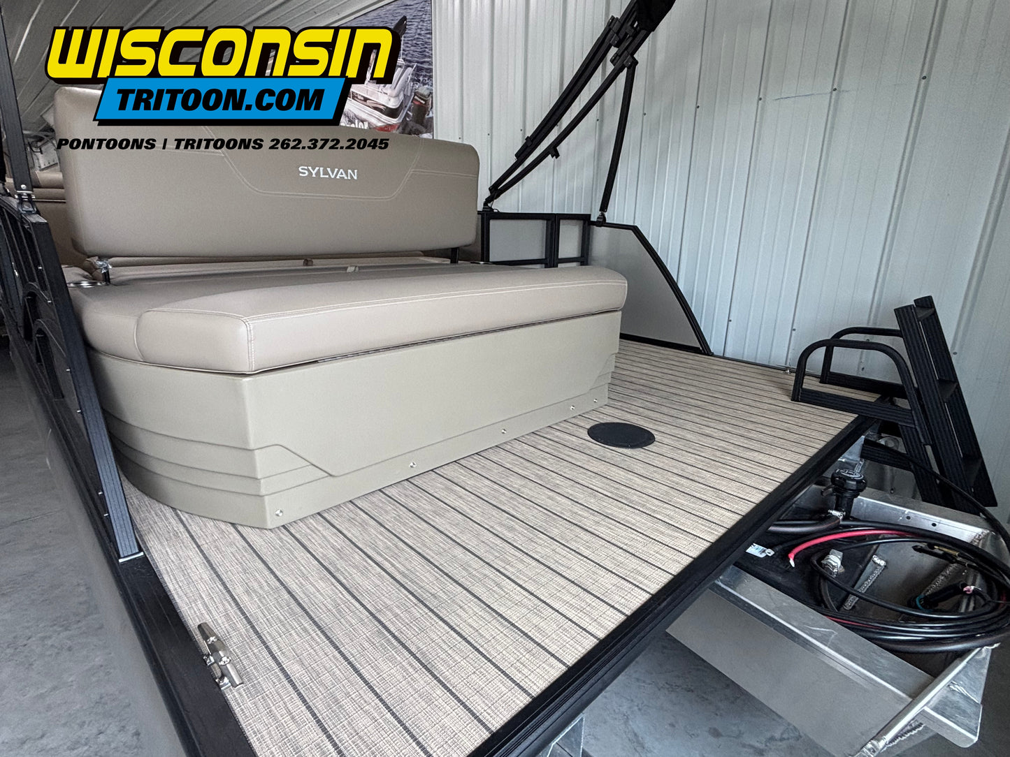 2026 Sylvan 22' Tritoon 822 Mirage CLZ DH Swingback