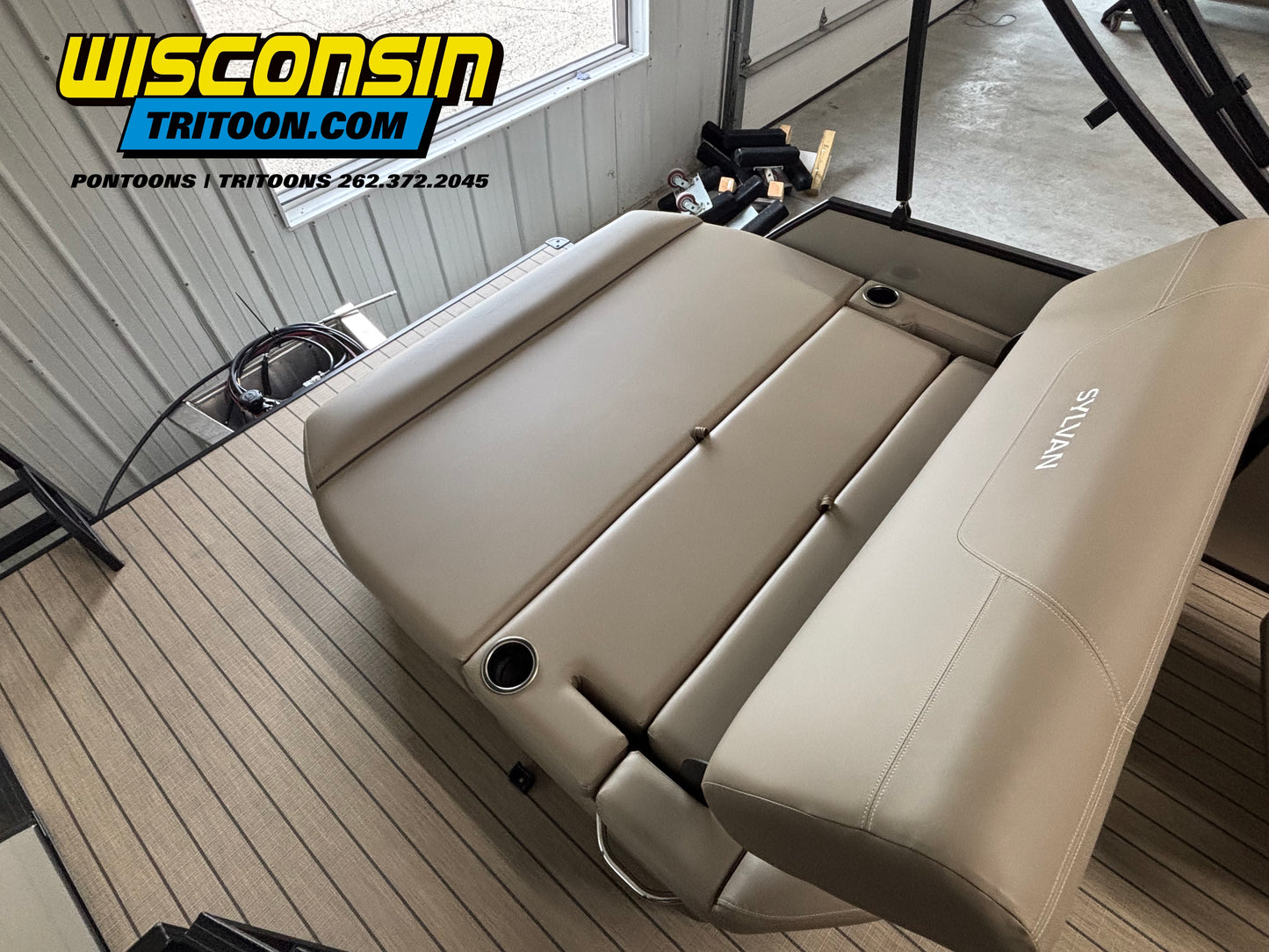 2026 Sylvan 22' Tritoon 822 Mirage CLZ DH Swingback