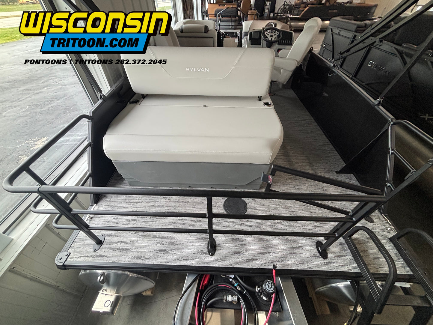 2026 Sylvan 20' Tritoon 820 Mirage CLZ DH Swingback