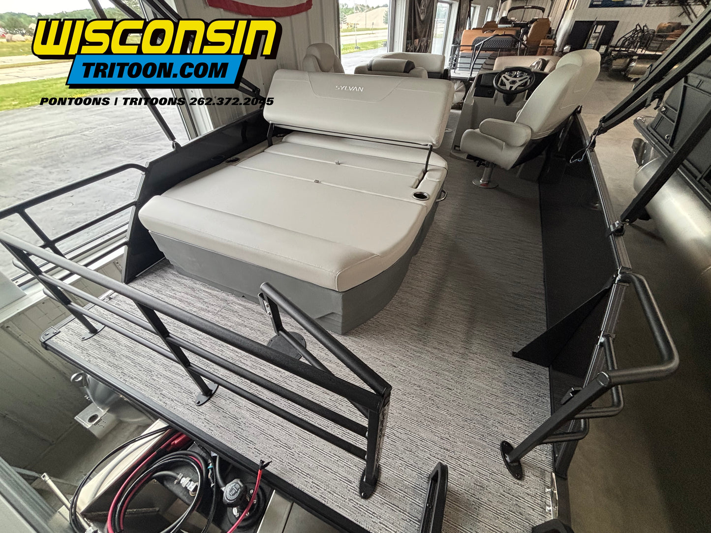 2026 Sylvan 20' Tritoon 820 Mirage CLZ DH Swingback