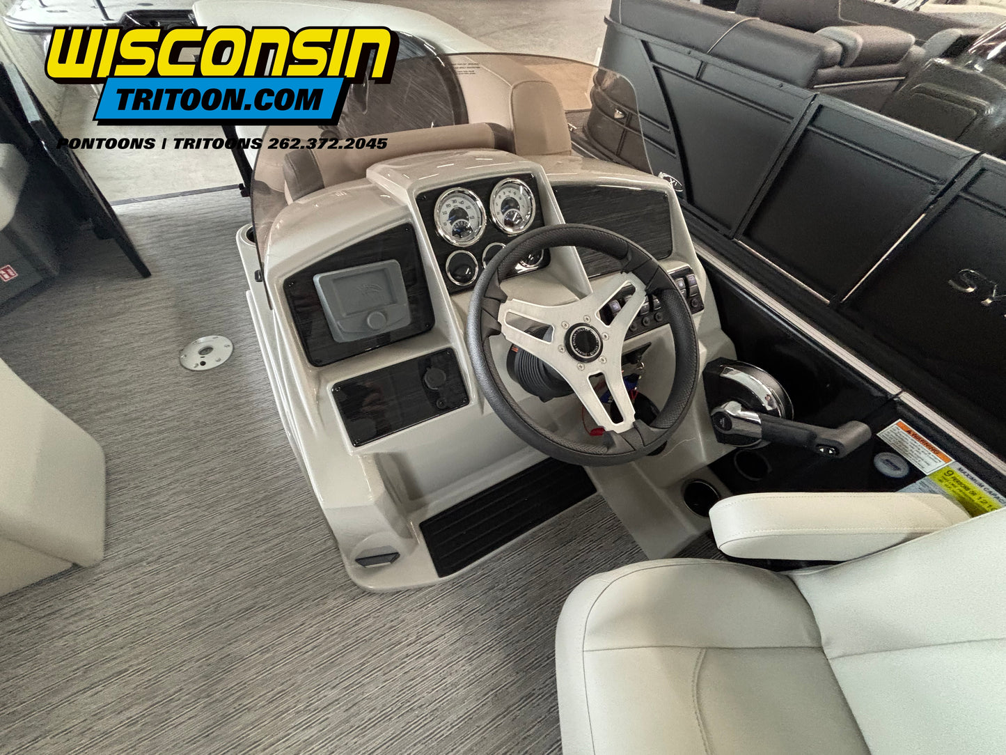 2026 Sylvan 20' Tritoon 820 Mirage CLZ DH Swingback