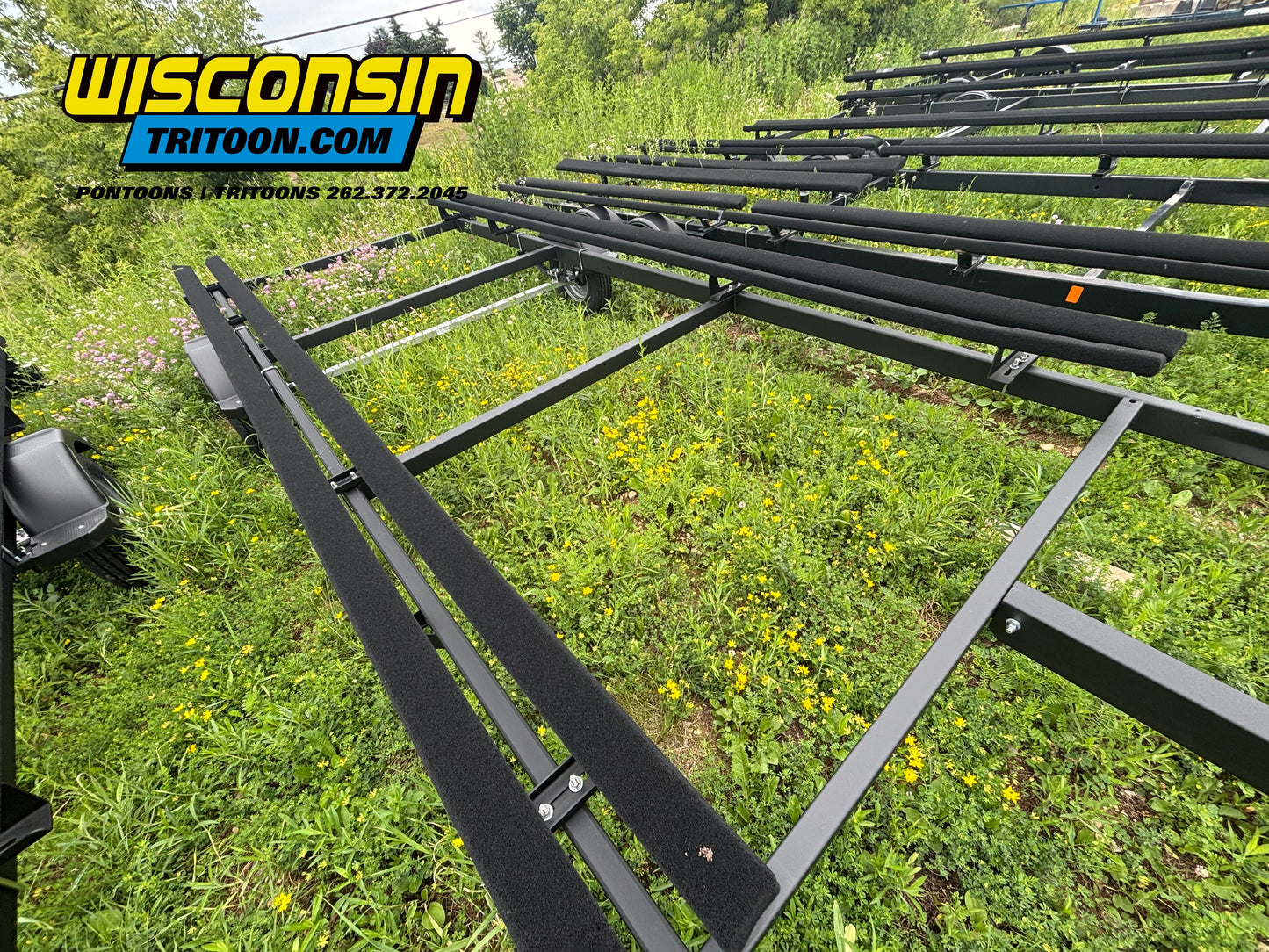 Karavan 1822 Single Axle Pontoon Bunk Trailer, 20'-22', 2700 LB Capacity