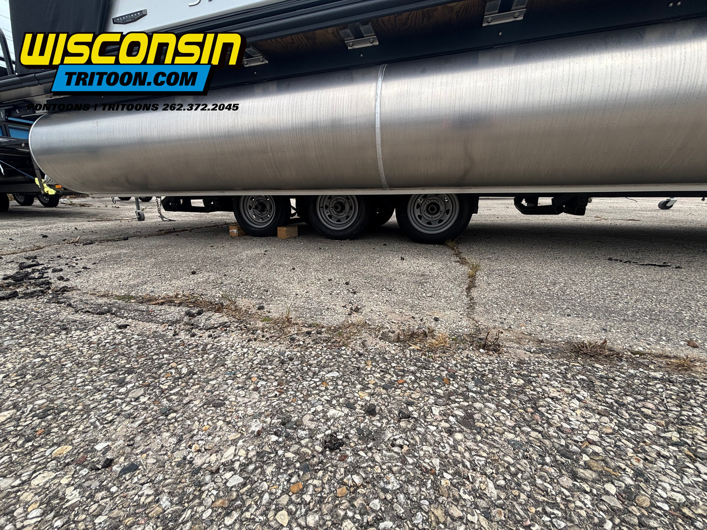 Hoosier Hydraulic Tritoon Scissor Trailer BX325TT-12 5500LB Capacity