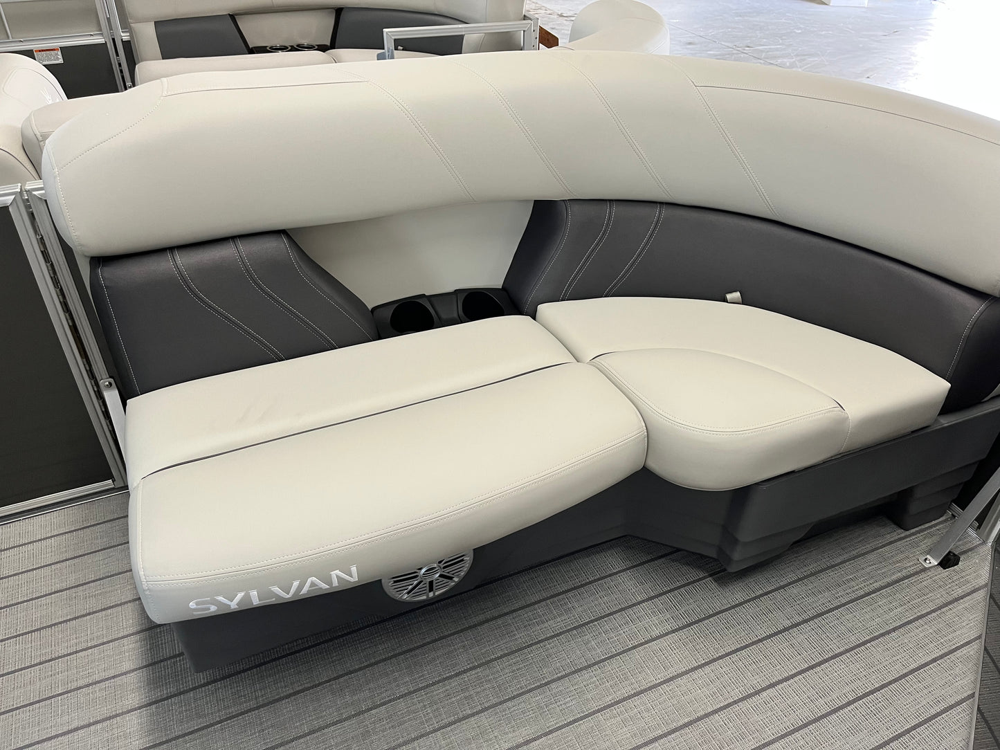 2025 Sylvan 20' 8520 Mirage CR With Mercury Avator 35E Electric Pontoon