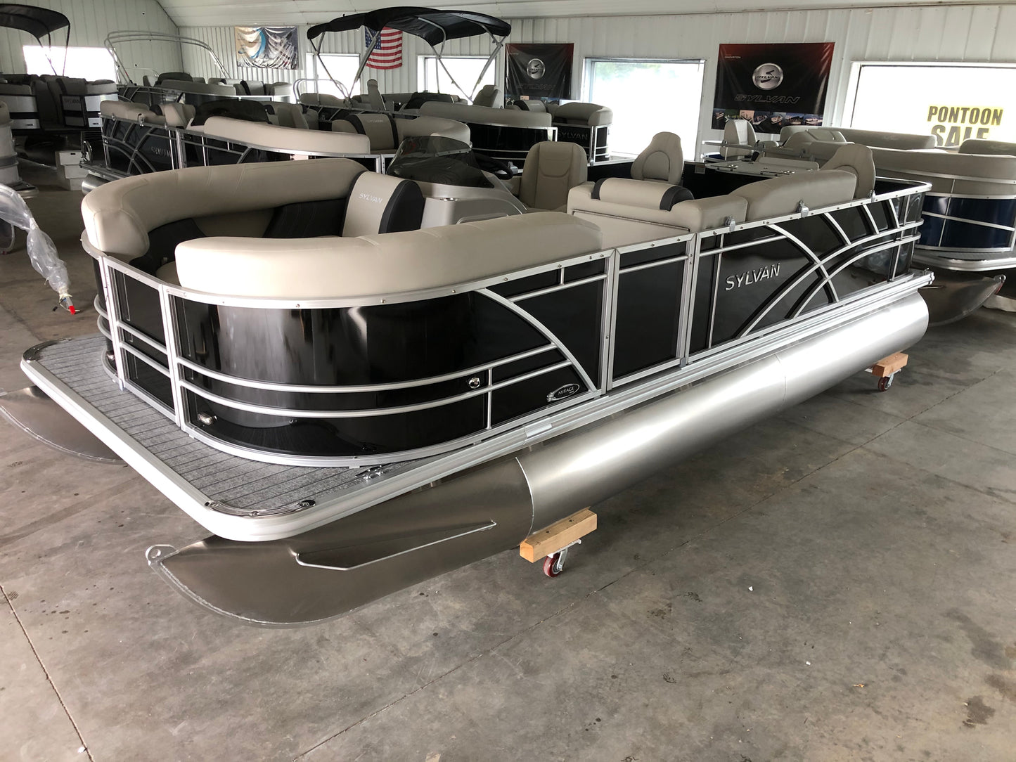 2025 Sylvan 20' Pontoon 820 Mirage Party Fish With Mercury 60HP CT